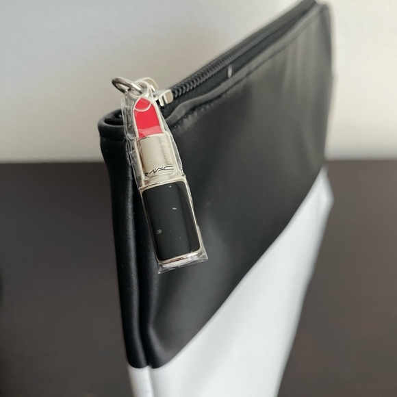 MAC Cosmetics Black & White Makeup Bag – Brand New - Picture 2 of 4